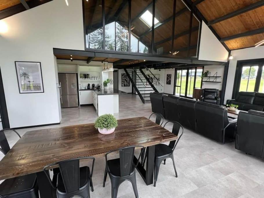 The Clubhouse Villa Хамилтън Екстериор снимка