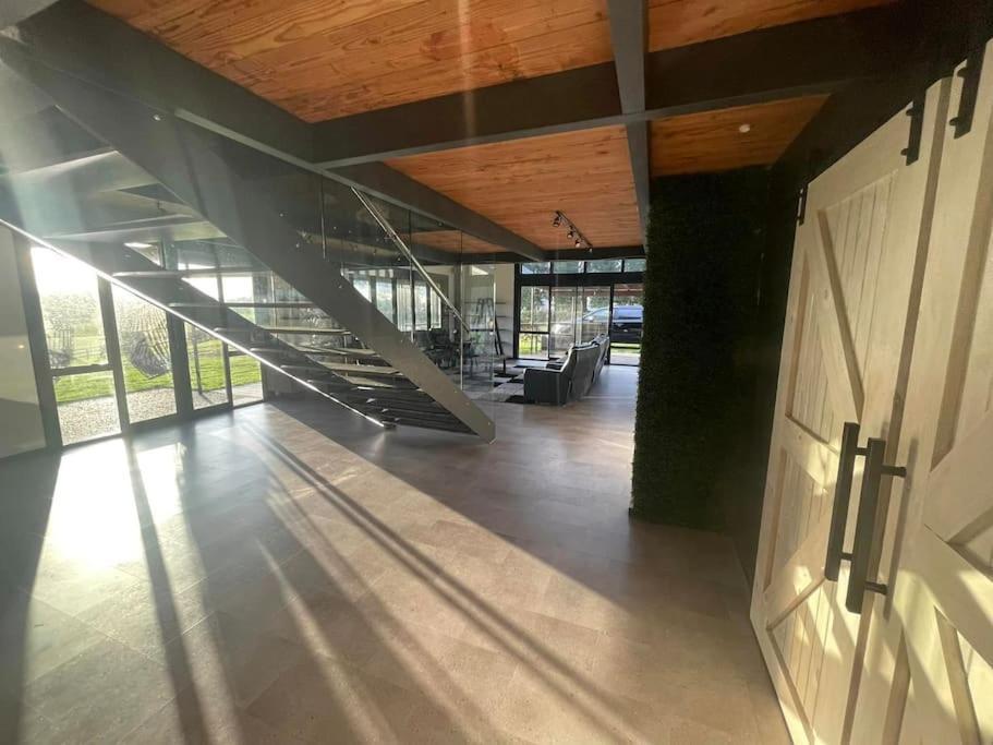 The Clubhouse Villa Хамилтън Екстериор снимка